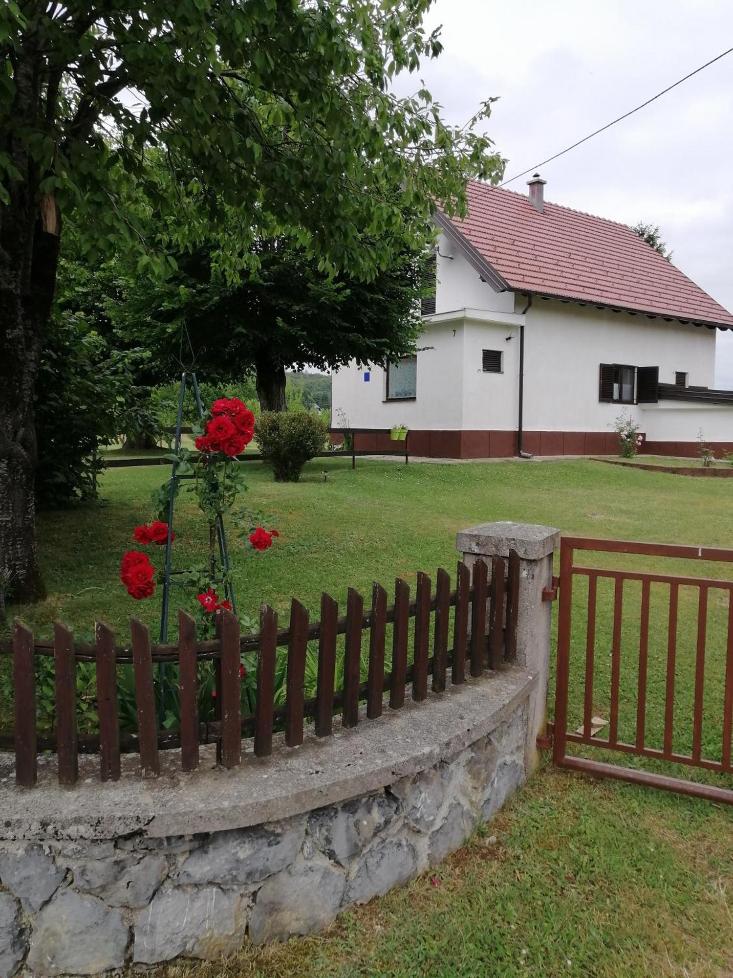 Nada I Milan Vikendica Lovinac (Lika-Senj)